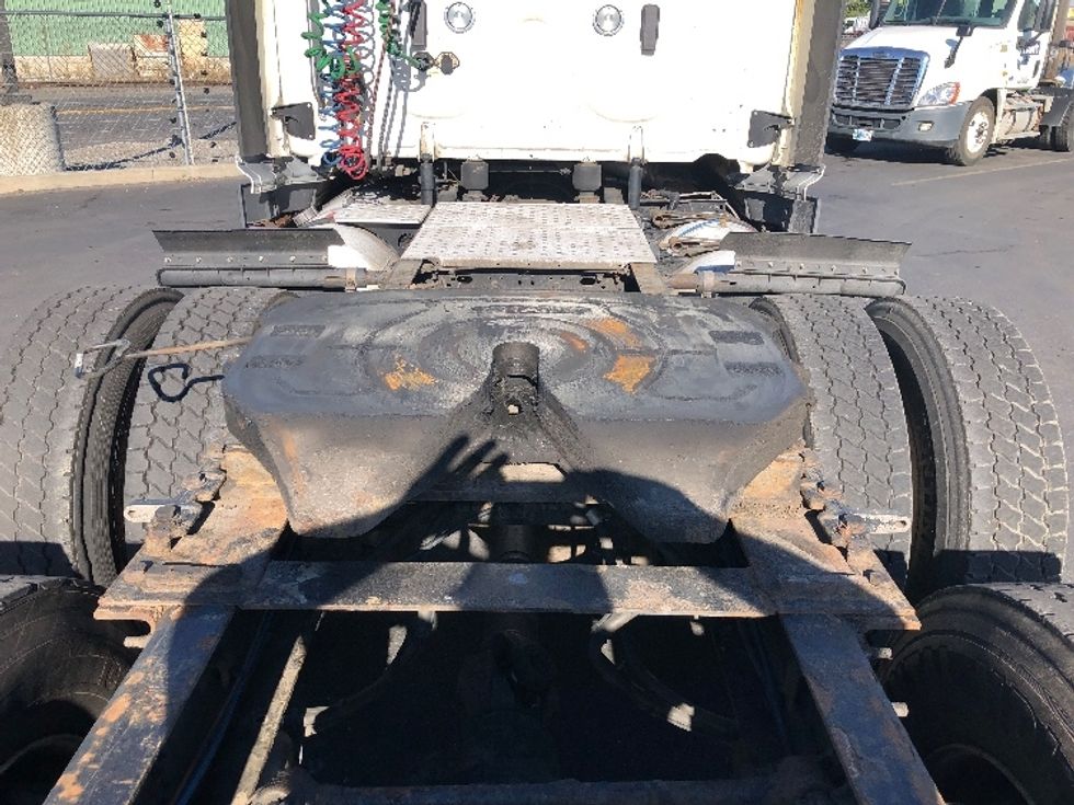 Day Cab Tractor-Heavy Duty Tractors-Freightliner-2019-T12664ST-Spokane Valley-WA-617,354\n\t\tmiles-$ 28,750 - Image 6