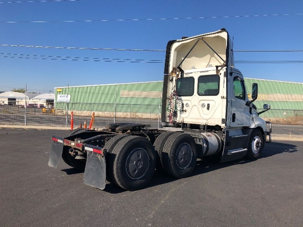 Day Cab Tractor-Heavy Duty Tractors-Freightliner-2019-T12664ST-Spokane Valley-WA-617,354\n\t\tmiles-$ 28,750 - Image 7