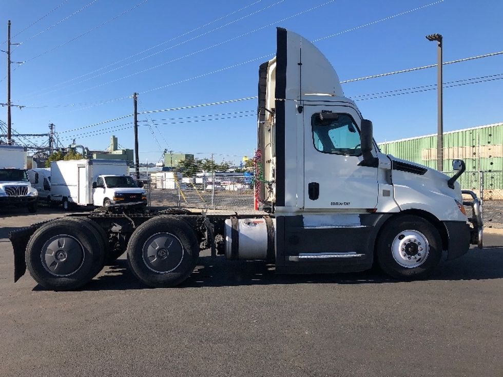 Day Cab Tractor-Heavy Duty Tractors-Freightliner-2019-T12664ST-Spokane Valley-WA-617,354\n\t\tmiles-$ 28,750 - Image 8