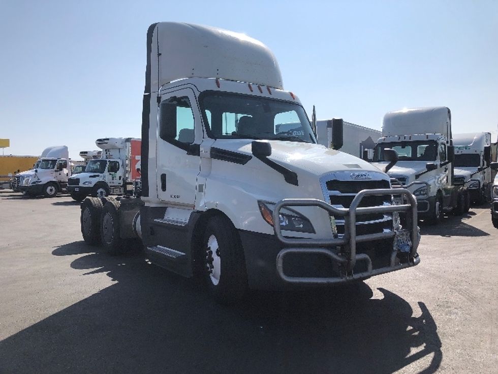 Day Cab Tractor-Heavy Duty Tractors-Freightliner-2019-T12664ST-Spokane Valley-WA-621,442\n\t\tmiles-$ 28,250 - Image 1