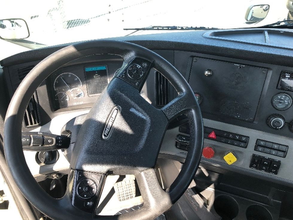 Day Cab Tractor-Heavy Duty Tractors-Freightliner-2019-T12664ST-Spokane Valley-WA-621,442\n\t\tmiles-$ 28,250 - Image 10