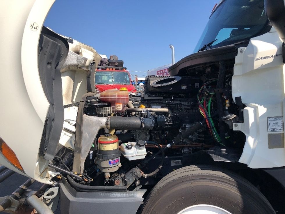 Day Cab Tractor-Heavy Duty Tractors-Freightliner-2019-T12664ST-Spokane Valley-WA-621,442\n\t\tmiles-$ 28,250 - Image 15