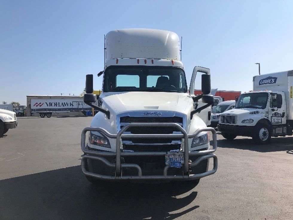 Day Cab Tractor-Heavy Duty Tractors-Freightliner-2019-T12664ST-Spokane Valley-WA-621,442\n\t\tmiles-$ 28,250 - Image 2