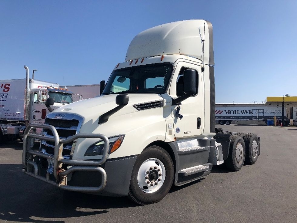 Day Cab Tractor-Heavy Duty Tractors-Freightliner-2019-T12664ST-Spokane Valley-WA-621,442\n\t\tmiles-$ 28,250 - Image 3