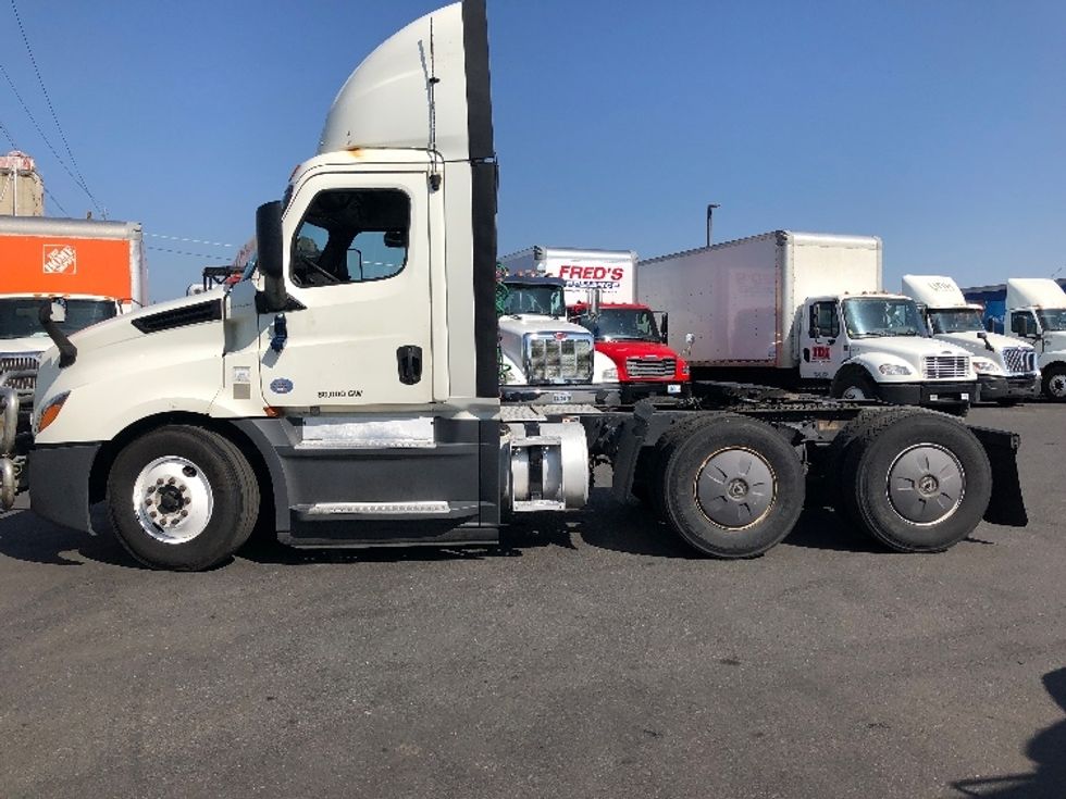 Day Cab Tractor-Heavy Duty Tractors-Freightliner-2019-T12664ST-Spokane Valley-WA-621,442\n\t\tmiles-$ 28,250 - Image 4