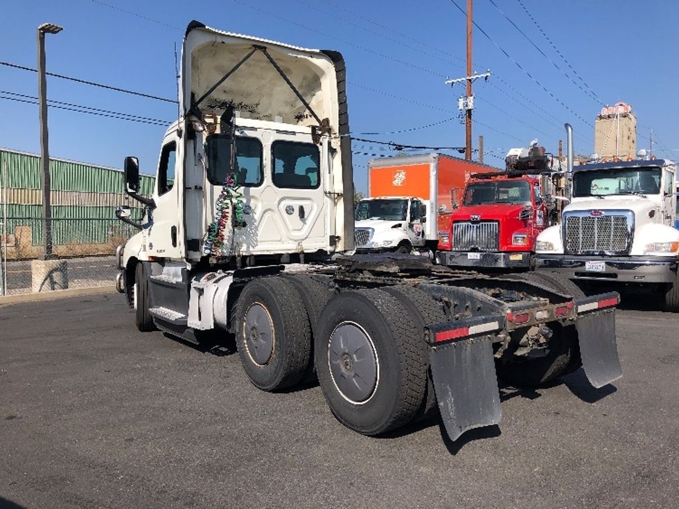 Day Cab Tractor-Heavy Duty Tractors-Freightliner-2019-T12664ST-Spokane Valley-WA-621,442\n\t\tmiles-$ 28,250 - Image 5