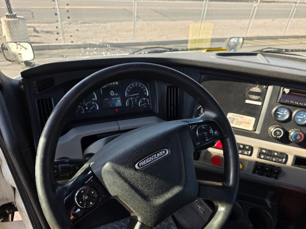 Day Cab Tractor-Heavy Duty Tractors-Freightliner-2019-T12664ST-Spokane Valley-WA-636,179\n\t\tmiles-$ 27,000 - Image 10