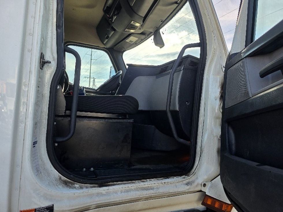 Day Cab Tractor-Heavy Duty Tractors-Freightliner-2019-T12664ST-Spokane Valley-WA-636,179\n\t\tmiles-$ 27,000 - Image 12