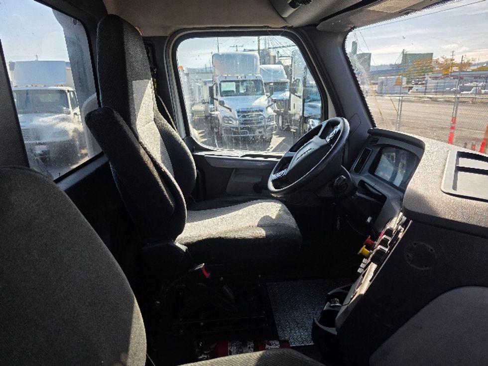 Day Cab Tractor-Heavy Duty Tractors-Freightliner-2019-T12664ST-Spokane Valley-WA-636,179\n\t\tmiles-$ 27,000 - Image 14
