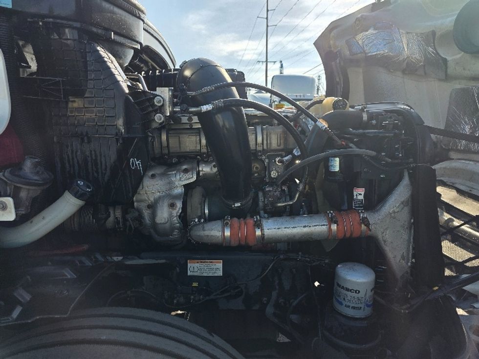 Day Cab Tractor-Heavy Duty Tractors-Freightliner-2019-T12664ST-Spokane Valley-WA-636,179\n\t\tmiles-$ 27,000 - Image 15