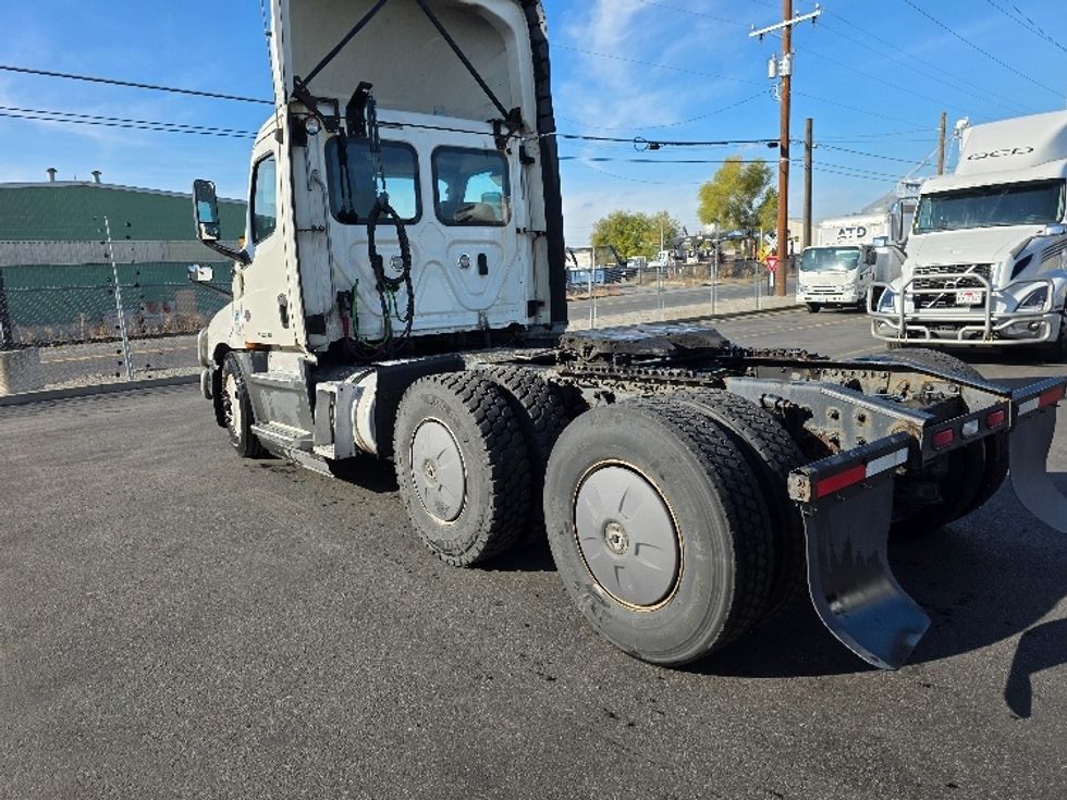 Day Cab Tractor-Heavy Duty Tractors-Freightliner-2019-T12664ST-Spokane Valley-WA-636,179\n\t\tmiles-$ 27,000 - Image 5