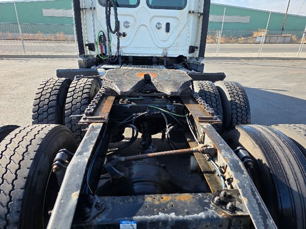 Day Cab Tractor-Heavy Duty Tractors-Freightliner-2019-T12664ST-Spokane Valley-WA-636,179\n\t\tmiles-$ 27,000 - Image 6