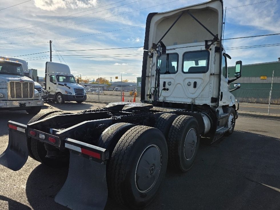 Day Cab Tractor-Heavy Duty Tractors-Freightliner-2019-T12664ST-Spokane Valley-WA-636,179\n\t\tmiles-$ 27,000 - Image 7