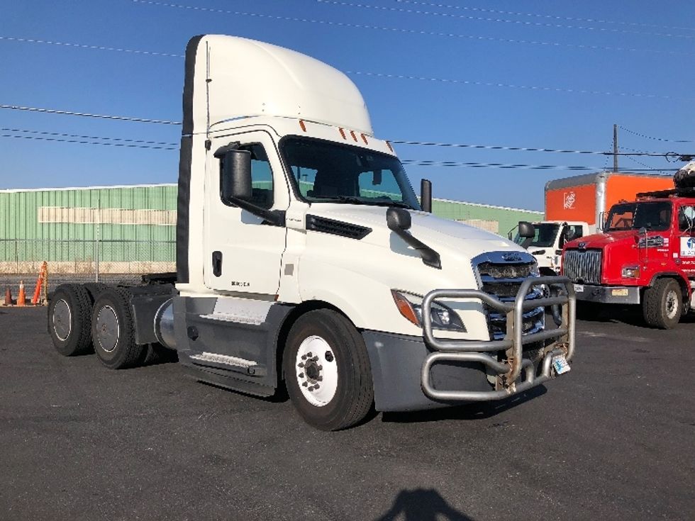 Day Cab Tractor-Heavy Duty Tractors-Freightliner-2019-T12664ST-Spokane Valley-WA-640,124\n\t\tmiles-$ 26,500 - Image 1
