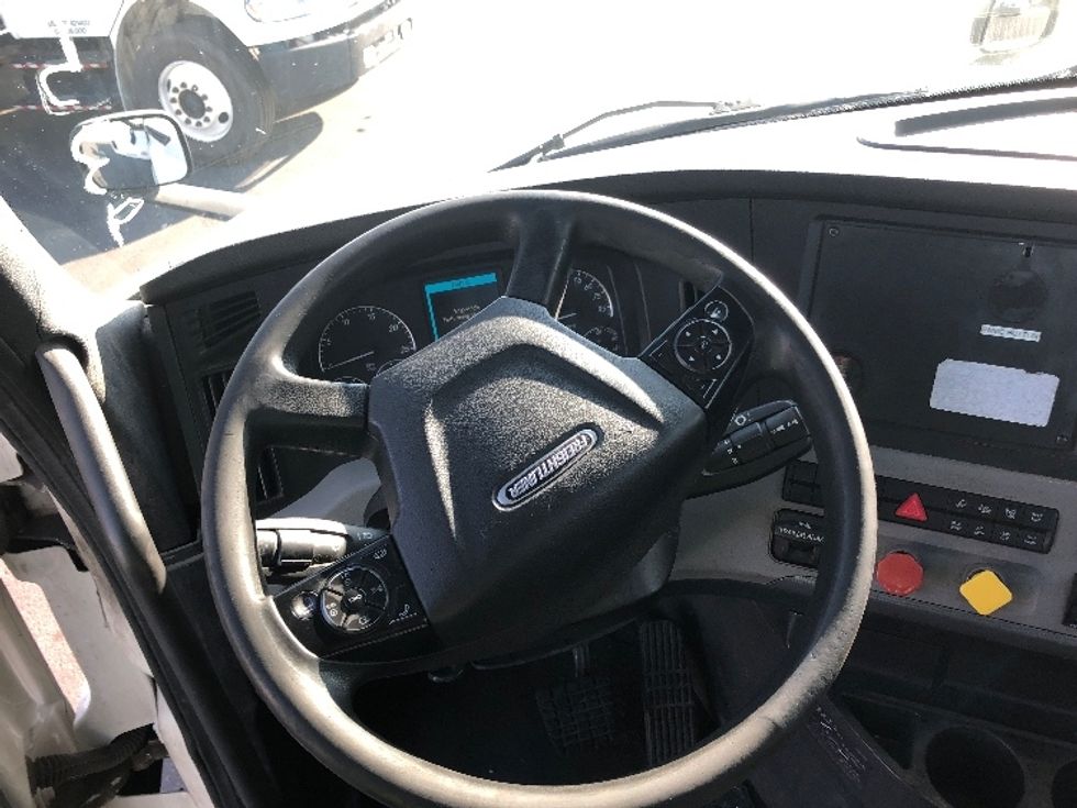 Day Cab Tractor-Heavy Duty Tractors-Freightliner-2019-T12664ST-Spokane Valley-WA-640,124\n\t\tmiles-$ 26,500 - Image 11