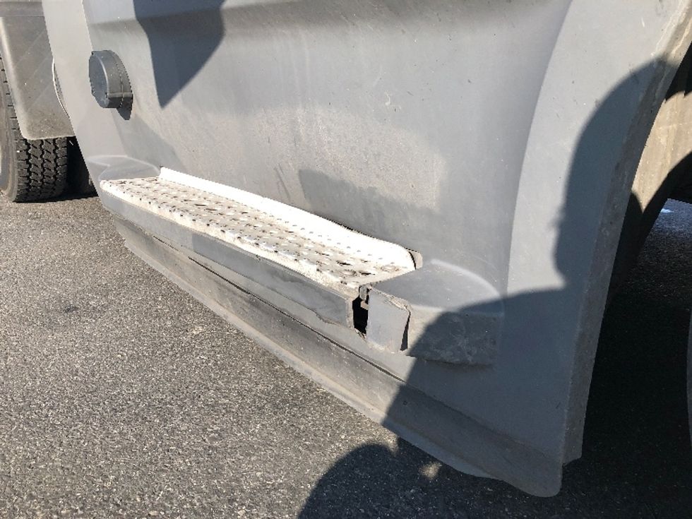 Day Cab Tractor-Heavy Duty Tractors-Freightliner-2019-T12664ST-Spokane Valley-WA-640,124\n\t\tmiles-$ 26,500 - Image 17