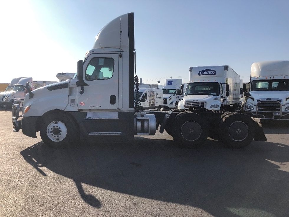 Day Cab Tractor-Heavy Duty Tractors-Freightliner-2019-T12664ST-Spokane Valley-WA-640,124\n\t\tmiles-$ 26,500 - Image 4