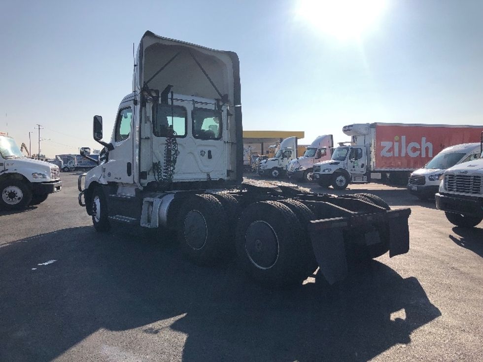 Day Cab Tractor-Heavy Duty Tractors-Freightliner-2019-T12664ST-Spokane Valley-WA-640,124\n\t\tmiles-$ 26,500 - Image 5