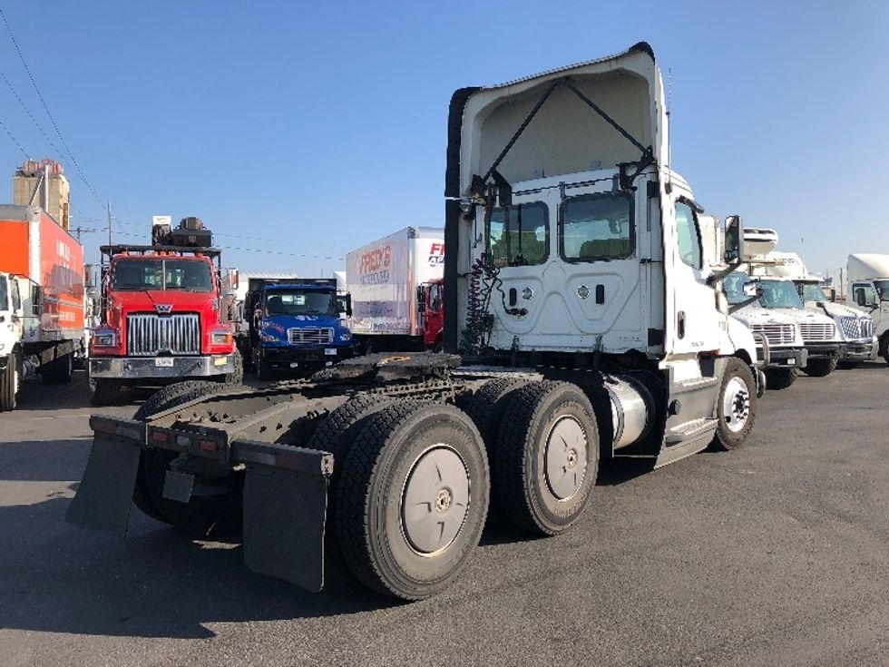 Day Cab Tractor-Heavy Duty Tractors-Freightliner-2019-T12664ST-Spokane Valley-WA-640,124\n\t\tmiles-$ 26,500 - Image 7