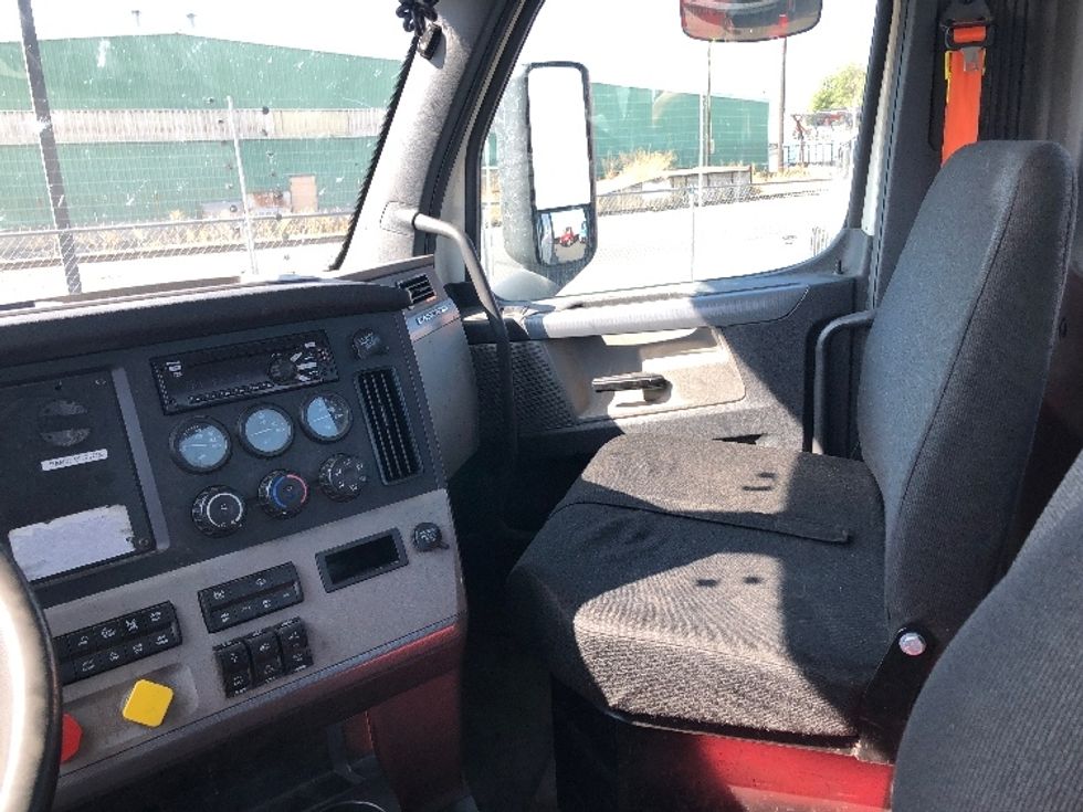 Day Cab Tractor-Heavy Duty Tractors-Freightliner-2019-T12664ST-Spokane Valley-WA-665,619\n\t\tmiles-$ 25,250 - Image 10