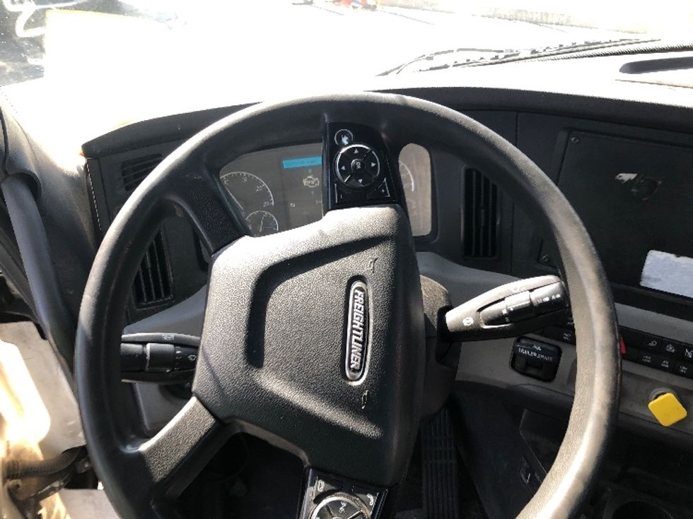 Day Cab Tractor-Heavy Duty Tractors-Freightliner-2019-T12664ST-Spokane Valley-WA-665,619\n\t\tmiles-$ 25,250 - Image 11