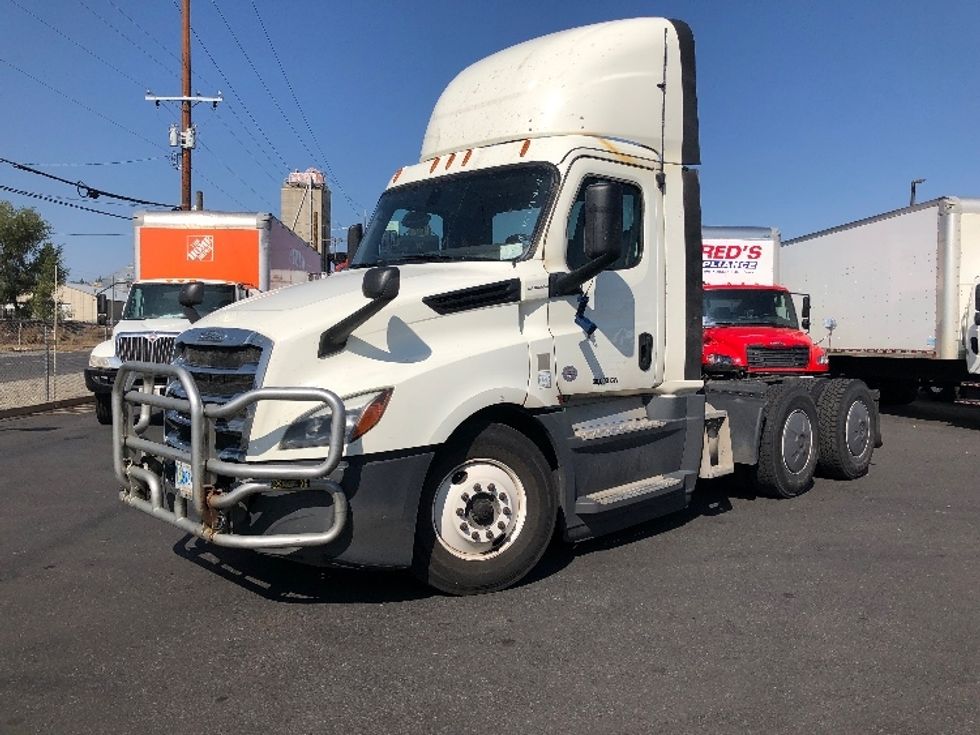 Day Cab Tractor-Heavy Duty Tractors-Freightliner-2019-T12664ST-Spokane Valley-WA-665,619\n\t\tmiles-$ 25,250 - Image 3
