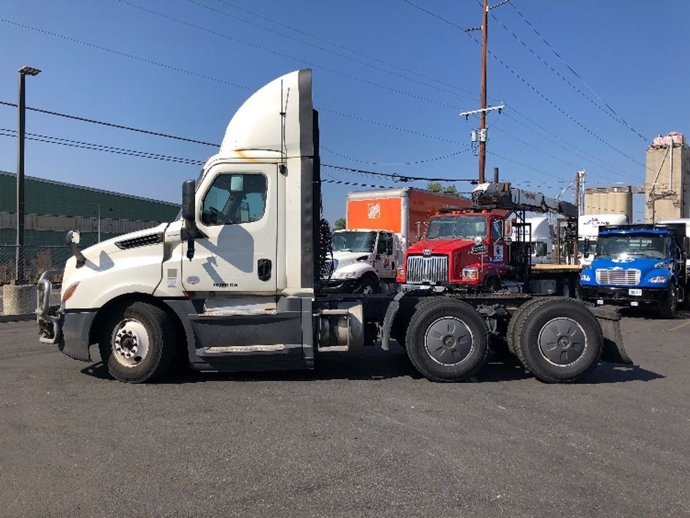 Day Cab Tractor-Heavy Duty Tractors-Freightliner-2019-T12664ST-Spokane Valley-WA-665,619\n\t\tmiles-$ 25,250 - Image 4