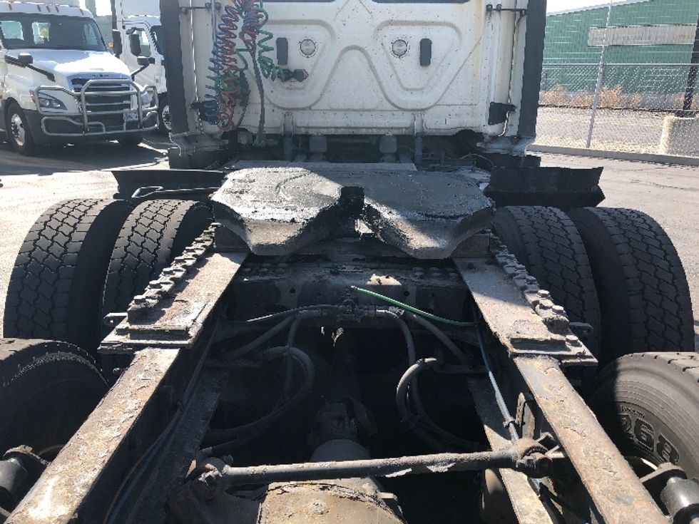 Day Cab Tractor-Heavy Duty Tractors-Freightliner-2019-T12664ST-Spokane Valley-WA-665,619\n\t\tmiles-$ 25,250 - Image 6