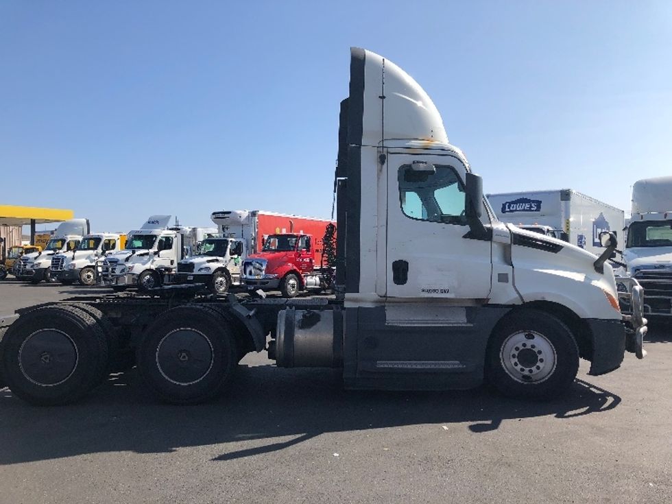 Day Cab Tractor-Heavy Duty Tractors-Freightliner-2019-T12664ST-Spokane Valley-WA-665,619\n\t\tmiles-$ 25,250 - Image 8