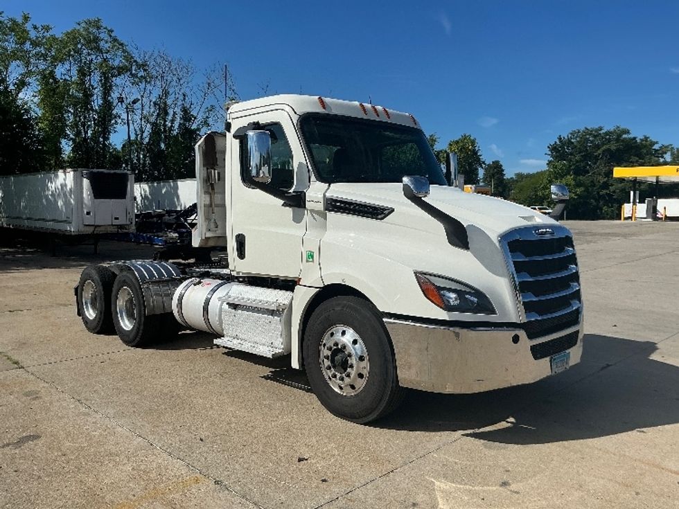 Day Cab Tractor-Heavy Duty Tractors-Freightliner-2019-T12664ST-Springfield-MA-238,509\n\t\tmiles-$ 55,250 - Image 1