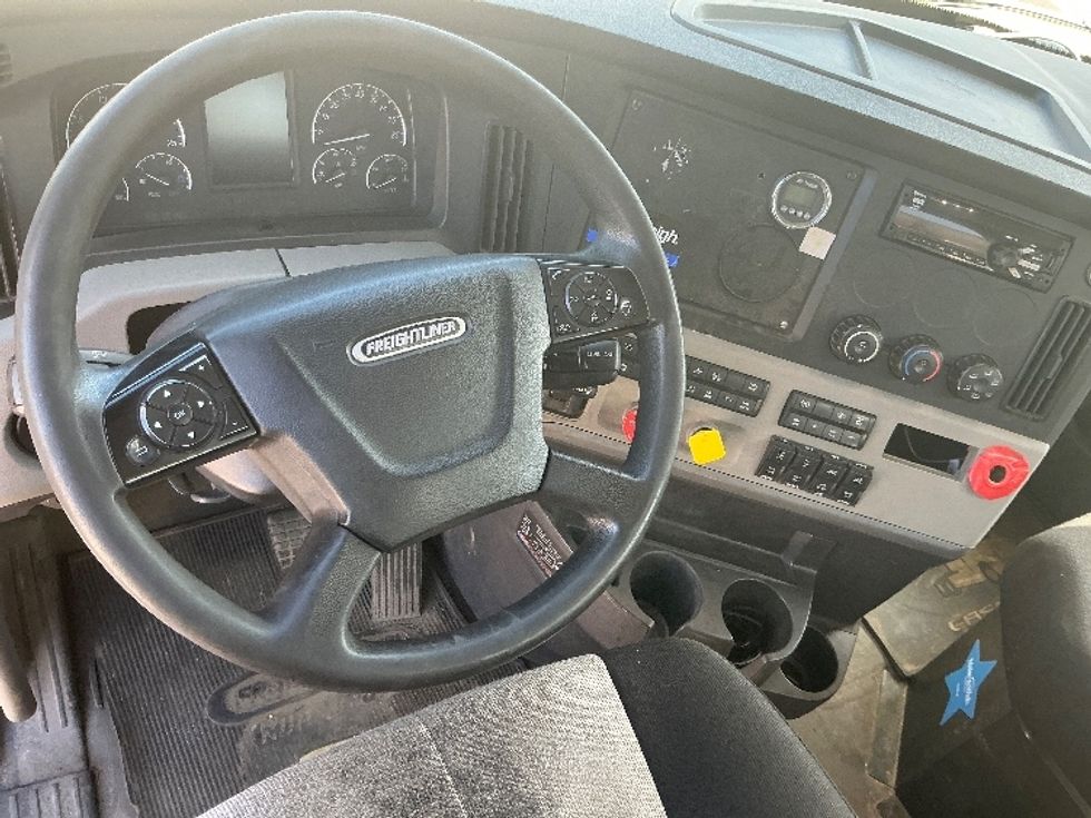 Day Cab Tractor-Heavy Duty Tractors-Freightliner-2019-T12664ST-Springfield-MA-238,509\n\t\tmiles-$ 55,250 - Image 11