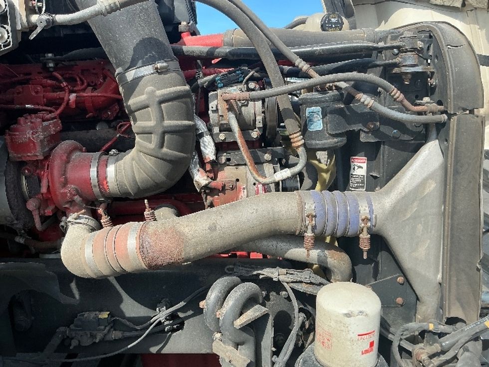 Day Cab Tractor-Heavy Duty Tractors-Freightliner-2019-T12664ST-Springfield-MA-238,509\n\t\tmiles-$ 55,250 - Image 15