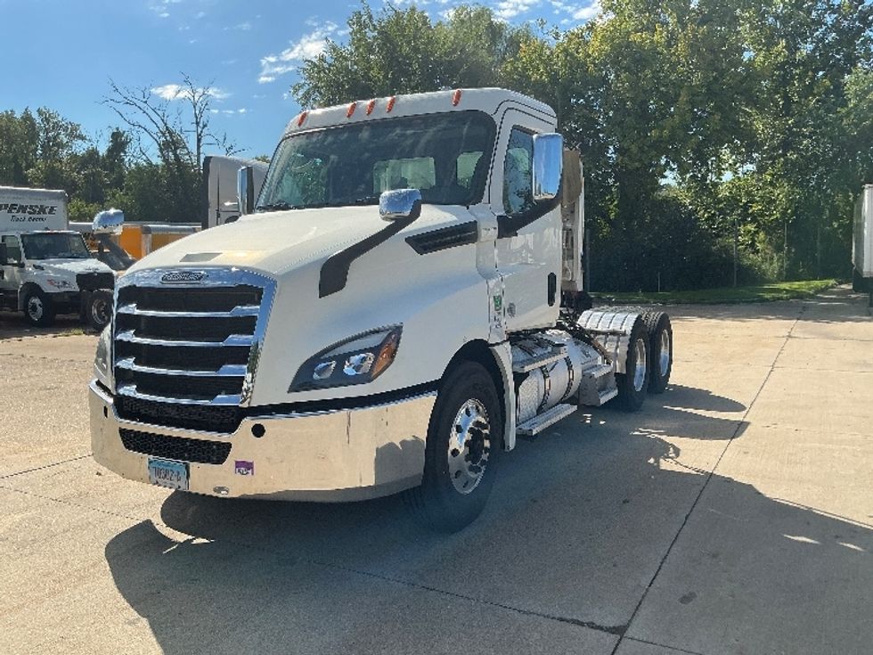 Day Cab Tractor-Heavy Duty Tractors-Freightliner-2019-T12664ST-Springfield-MA-238,509\n\t\tmiles-$ 55,250 - Image 3