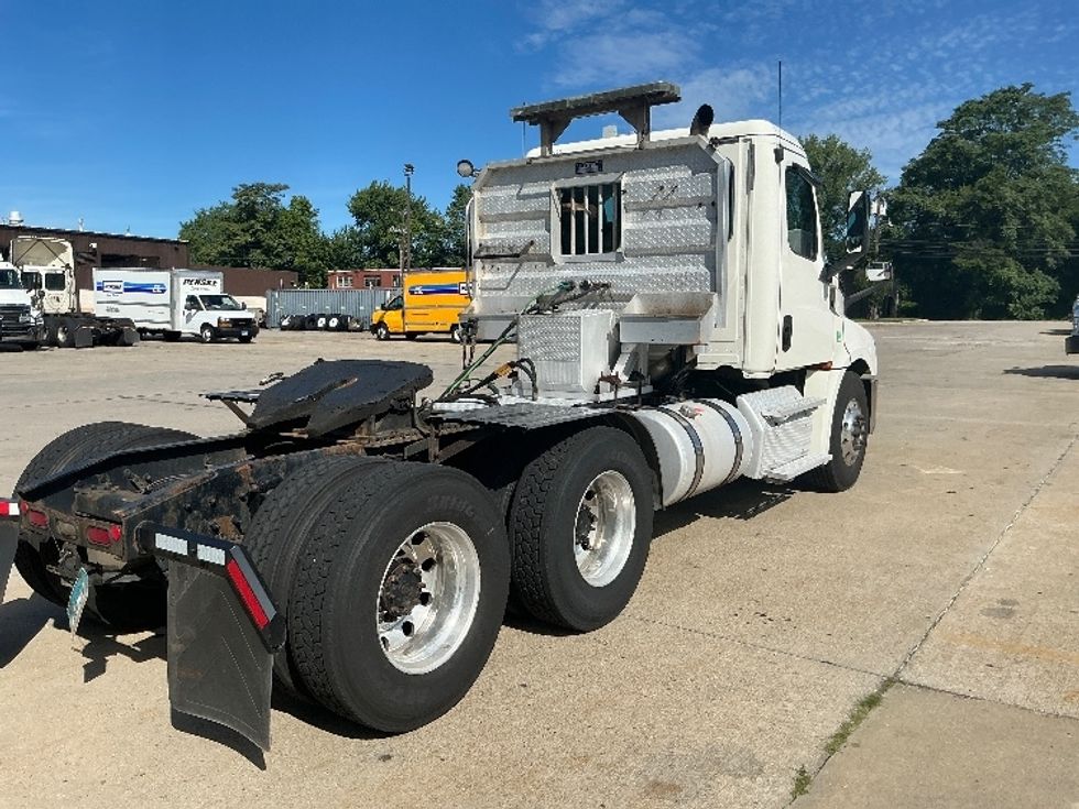 Day Cab Tractor-Heavy Duty Tractors-Freightliner-2019-T12664ST-Springfield-MA-238,509\n\t\tmiles-$ 55,250 - Image 7