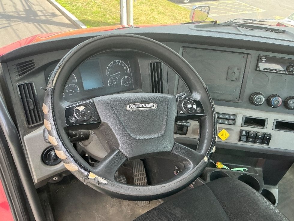 Day Cab Tractor-Heavy Duty Tractors-Freightliner-2019-T12664ST-Springfield-MA-433,500\n\t\tmiles-$ 40,000 - Image 11