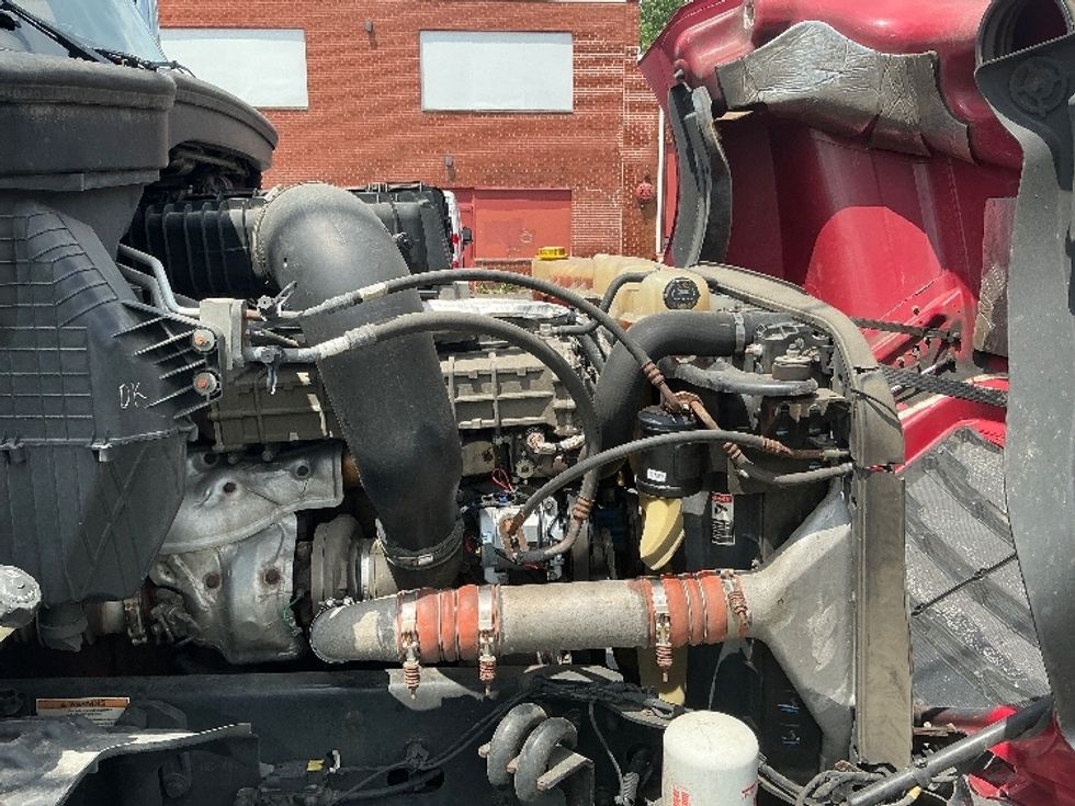 Day Cab Tractor-Heavy Duty Tractors-Freightliner-2019-T12664ST-Springfield-MA-433,500\n\t\tmiles-$ 40,000 - Image 15