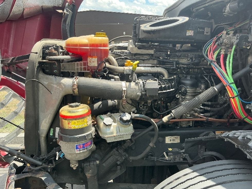 Day Cab Tractor-Heavy Duty Tractors-Freightliner-2019-T12664ST-Springfield-MA-433,500\n\t\tmiles-$ 40,000 - Image 16