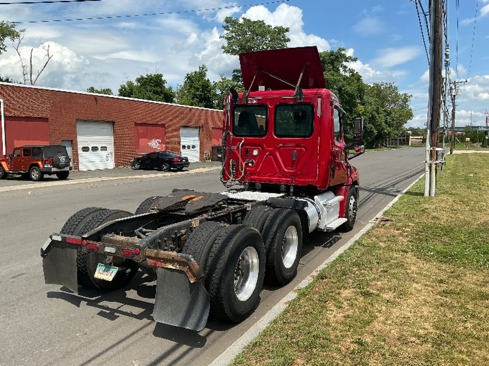 Day Cab Tractor-Heavy Duty Tractors-Freightliner-2019-T12664ST-Springfield-MA-433,500\n\t\tmiles-$ 40,000 - Image 17