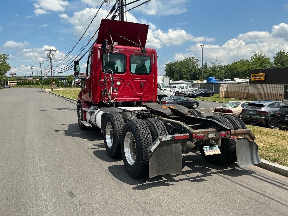 Day Cab Tractor-Heavy Duty Tractors-Freightliner-2019-T12664ST-Springfield-MA-433,500\n\t\tmiles-$ 40,000 - Image 18
