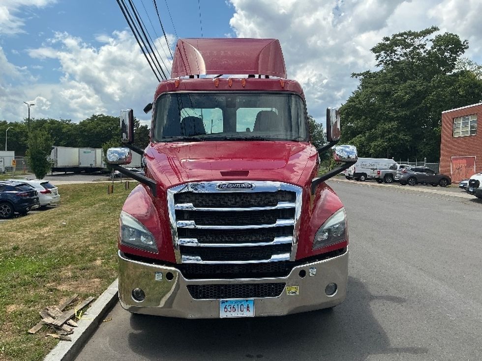 Day Cab Tractor-Heavy Duty Tractors-Freightliner-2019-T12664ST-Springfield-MA-433,500\n\t\tmiles-$ 40,000 - Image 2