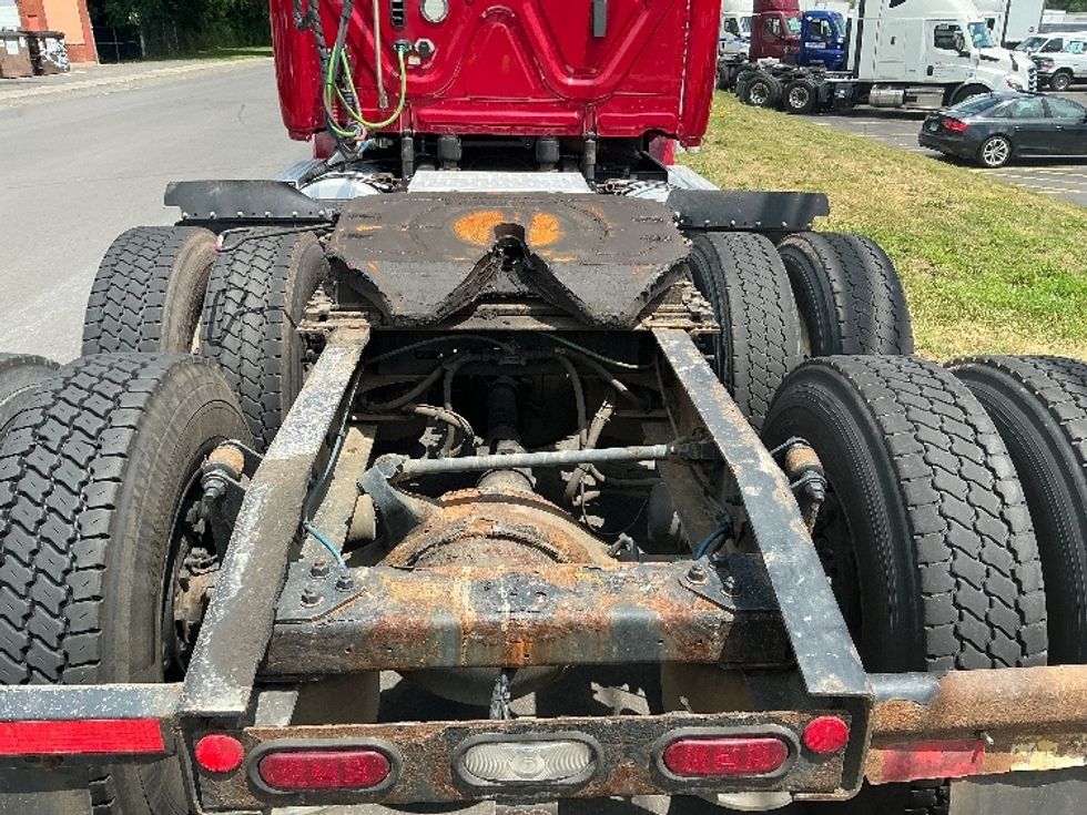 Day Cab Tractor-Heavy Duty Tractors-Freightliner-2019-T12664ST-Springfield-MA-433,500\n\t\tmiles-$ 40,000 - Image 6