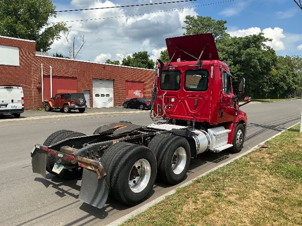 Day Cab Tractor-Heavy Duty Tractors-Freightliner-2019-T12664ST-Springfield-MA-433,500\n\t\tmiles-$ 40,000 - Image 7