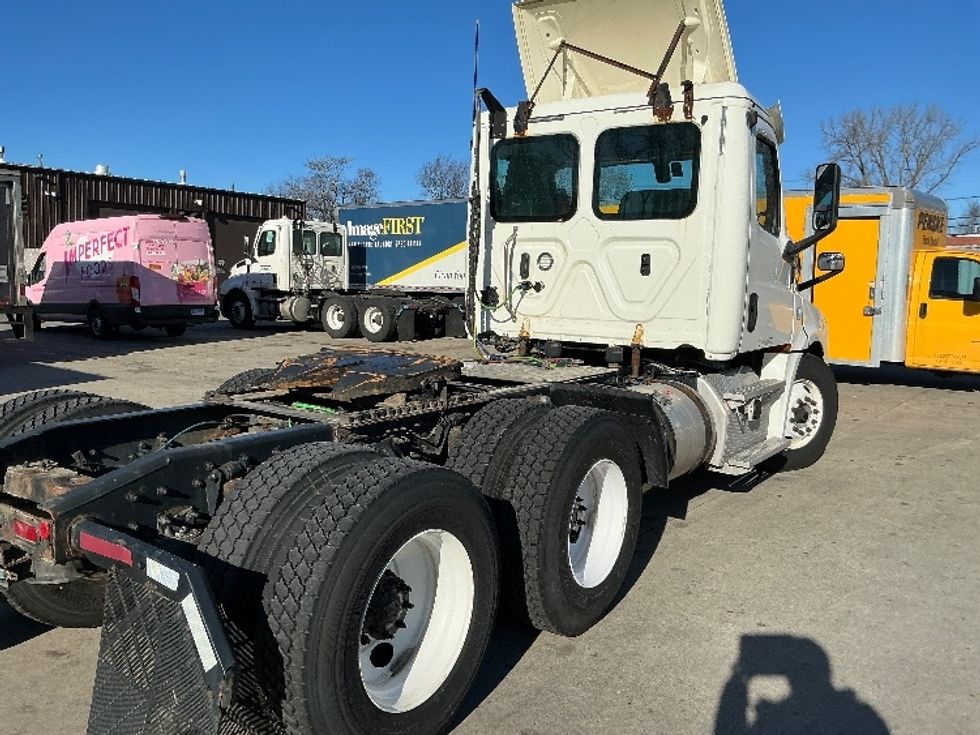 Day Cab Tractor-Heavy Duty Tractors-Freightliner-2019-T12664ST-Springfield-MA-498,680\n\t\tmiles-$ 37,000 - Image 18