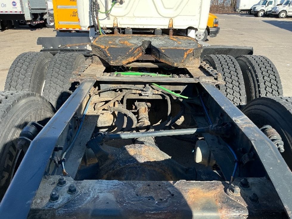 Day Cab Tractor-Heavy Duty Tractors-Freightliner-2019-T12664ST-Springfield-MA-498,680\n\t\tmiles-$ 37,000 - Image 6