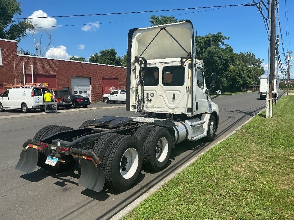 Day Cab Tractor-Heavy Duty Tractors-Freightliner-2019-T12664ST-Springfield-MA-561,500\n\t\tmiles-$ 32,000 - Image 7