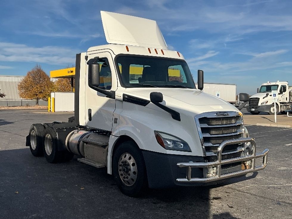 Day Cab Tractor-Heavy Duty Tractors-Freightliner-2019-T12664ST-Springfield-MO-276,623\n\t\tmiles-$ 55,000 - Image 1