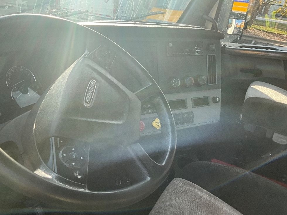 Day Cab Tractor-Heavy Duty Tractors-Freightliner-2019-T12664ST-Springfield-MO-276,623\n\t\tmiles-$ 55,000 - Image 10