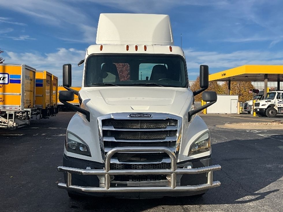 Day Cab Tractor-Heavy Duty Tractors-Freightliner-2019-T12664ST-Springfield-MO-276,623\n\t\tmiles-$ 55,000 - Image 2