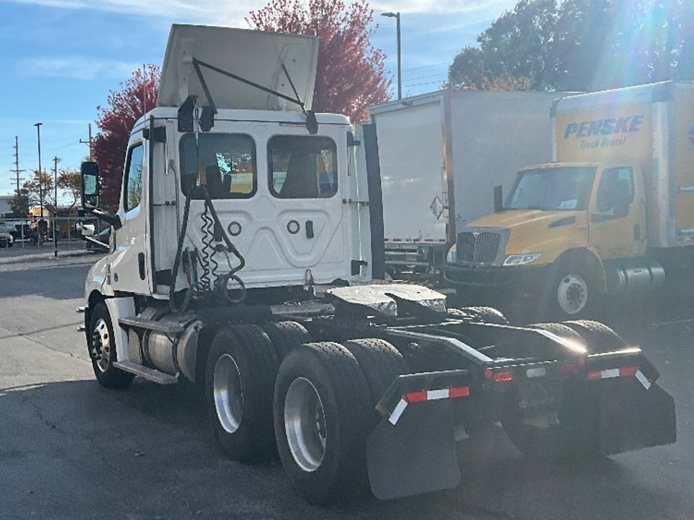 Day Cab Tractor-Heavy Duty Tractors-Freightliner-2019-T12664ST-Springfield-MO-276,623\n\t\tmiles-$ 55,000 - Image 5