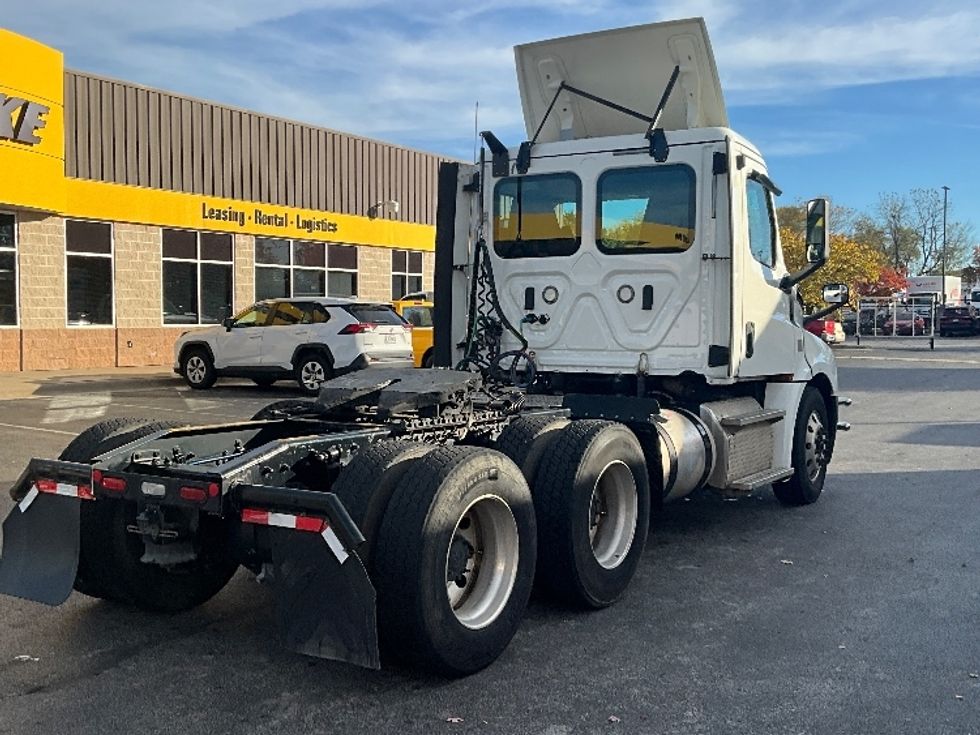 Day Cab Tractor-Heavy Duty Tractors-Freightliner-2019-T12664ST-Springfield-MO-276,623\n\t\tmiles-$ 55,000 - Image 7